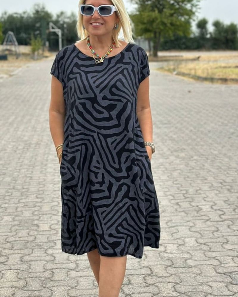 Anouk | Zomerjurk met Ronde Hals en Vrouwelijke Zebra-Print
