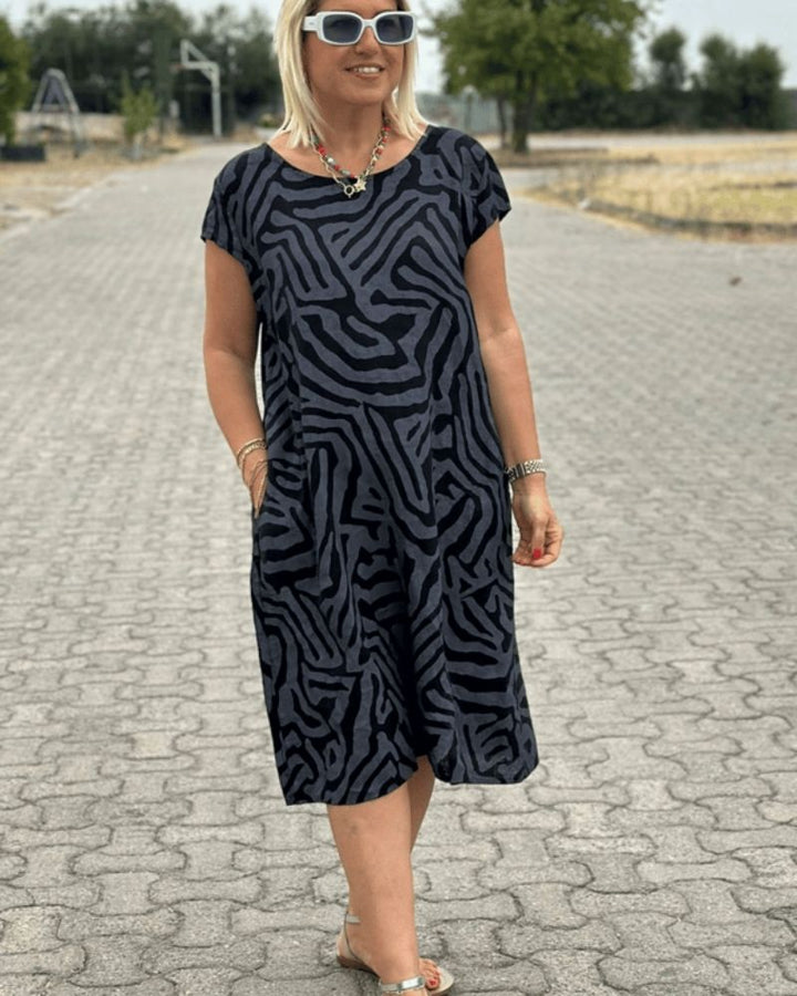 Anouk | Zomerjurk met Ronde Hals en Vrouwelijke Zebra-Print